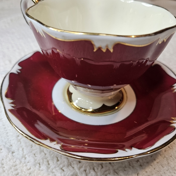 Royal Albert Crown Bone England China Teacup Saucer BURGUNDY White Gold Trim - Picture 8 of 16
